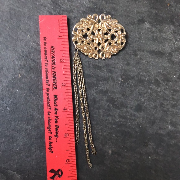 ornate art nouveau gold tone vintage pin - Picture 3 of 6